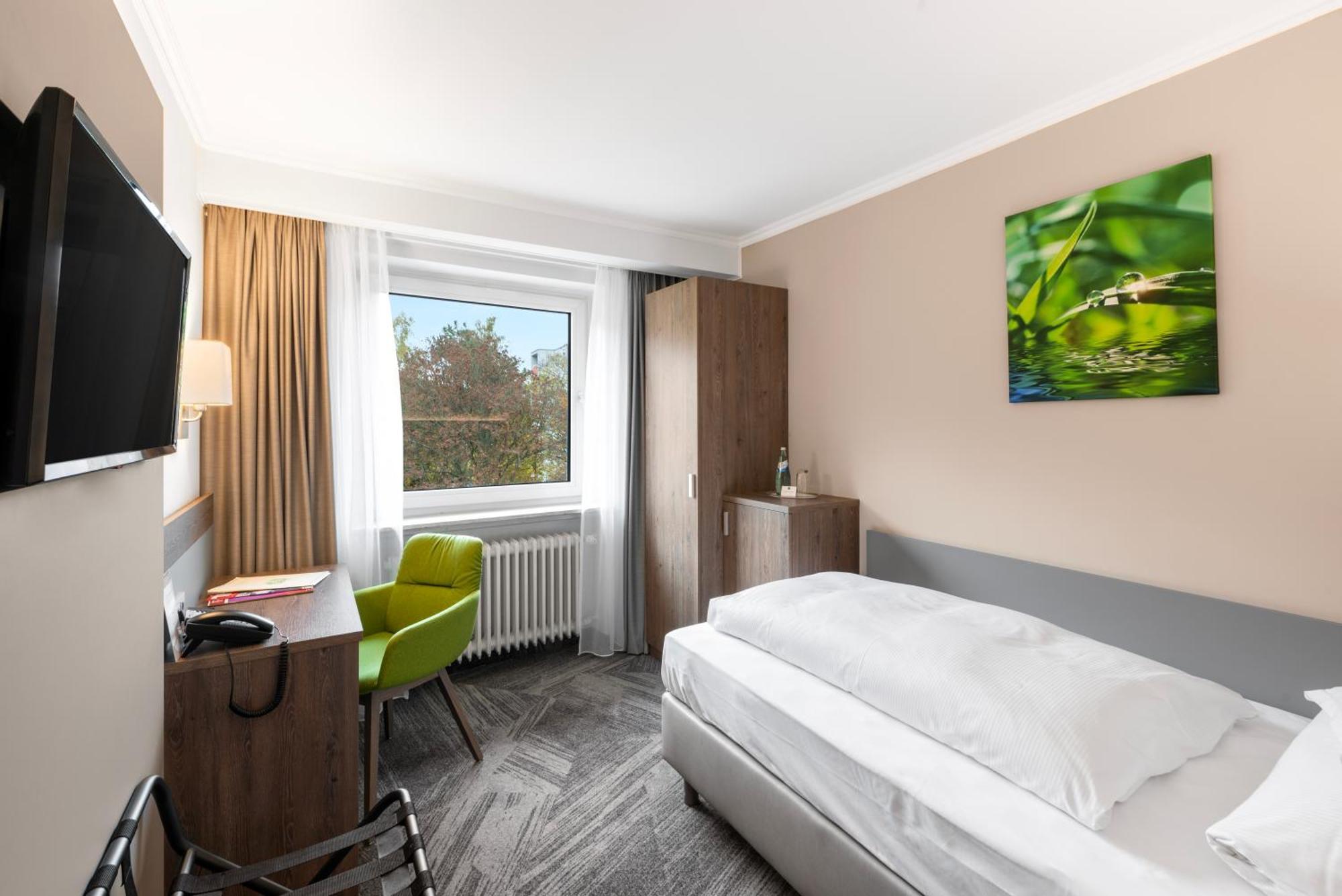 Parkhotel am Taunus Oberursel Bagian luar foto