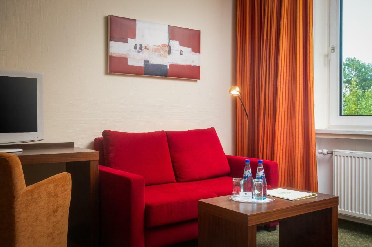 Parkhotel am Taunus Oberursel Bagian luar foto
