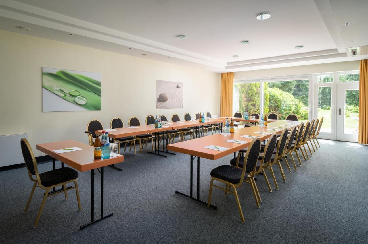 Parkhotel am Taunus Oberursel Bagian luar foto