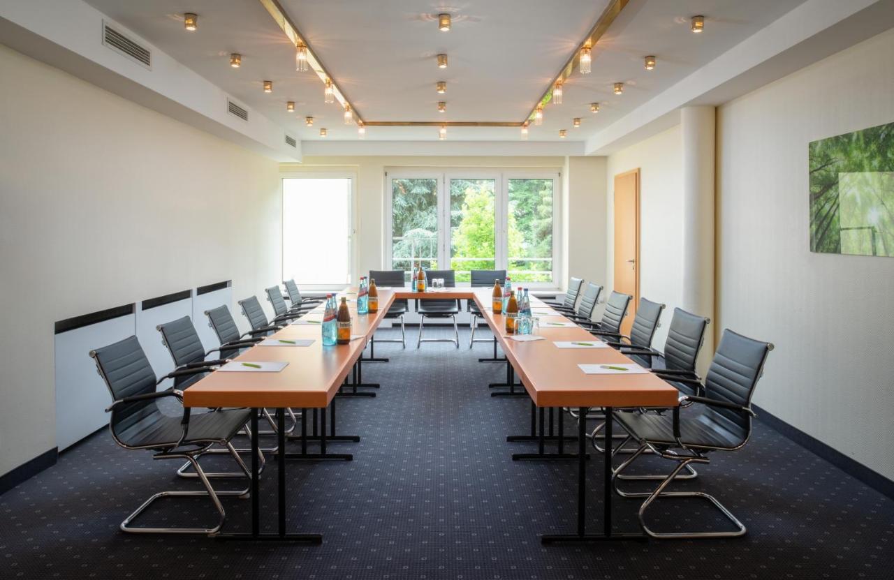 Parkhotel am Taunus Oberursel Bagian luar foto